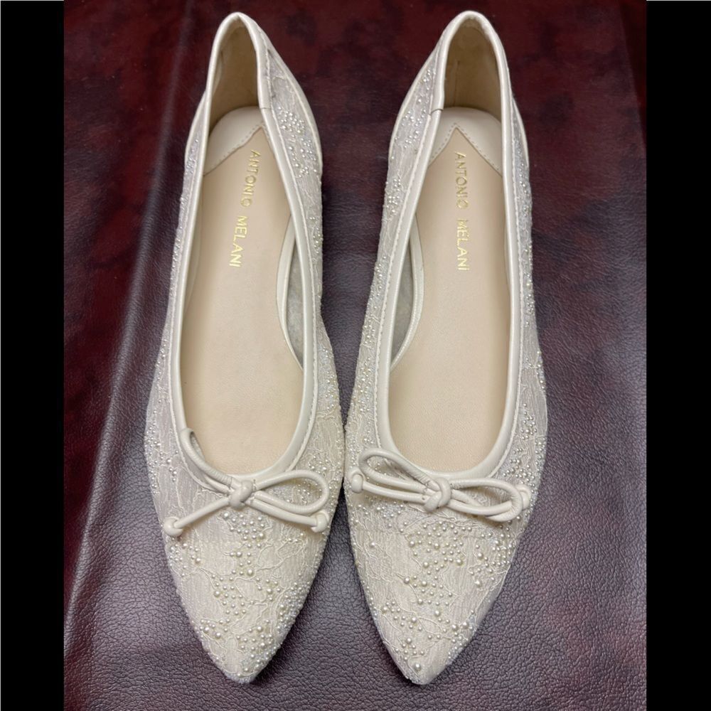 Antonio Melani new off white beige lace embellished flats, size 6 1/2